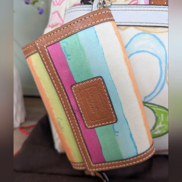 Coach Hamptons Signature Scribble Tote + Wallet - Picture 3 of 17